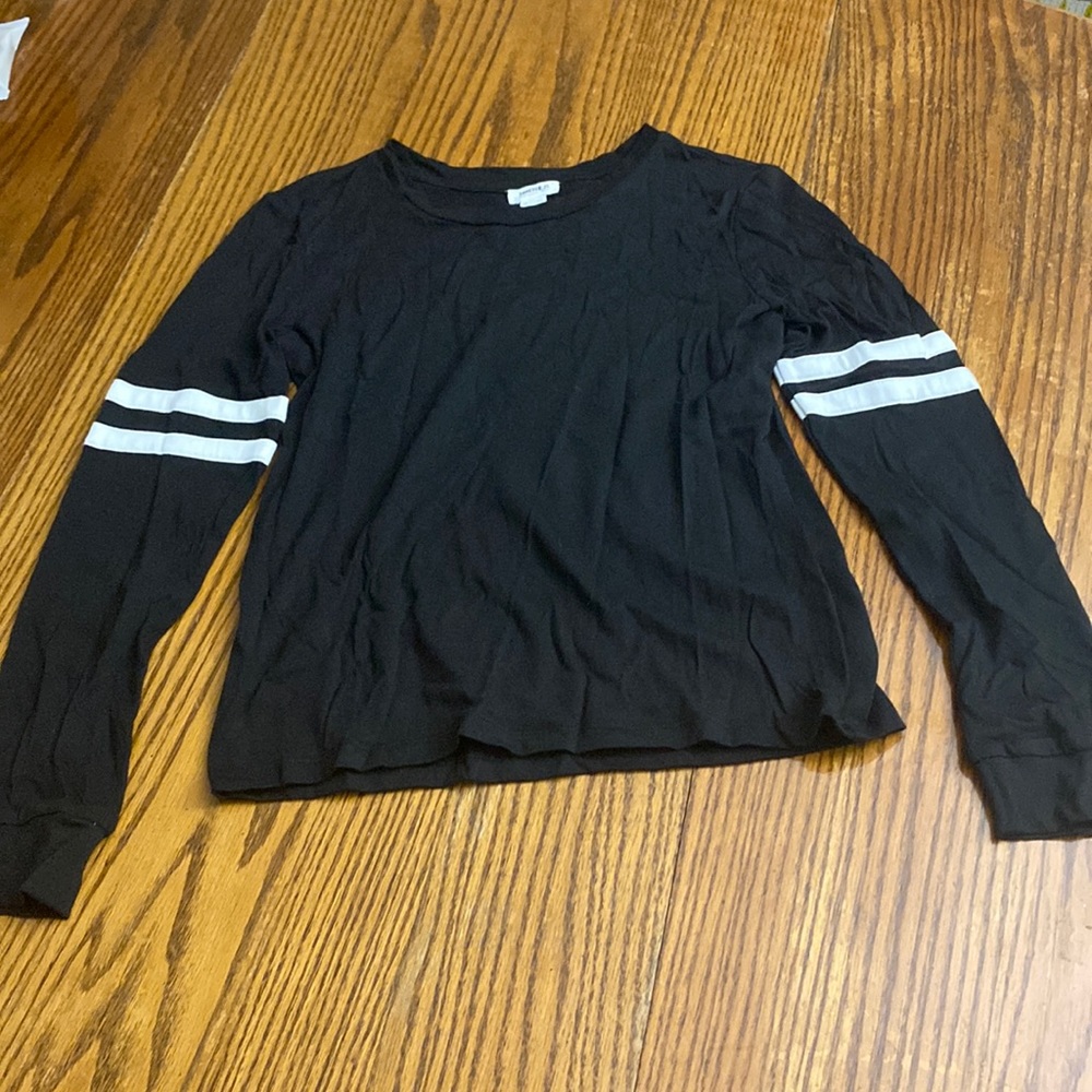 Forever 21 stylish black long sleeve! Women’s 13-14.